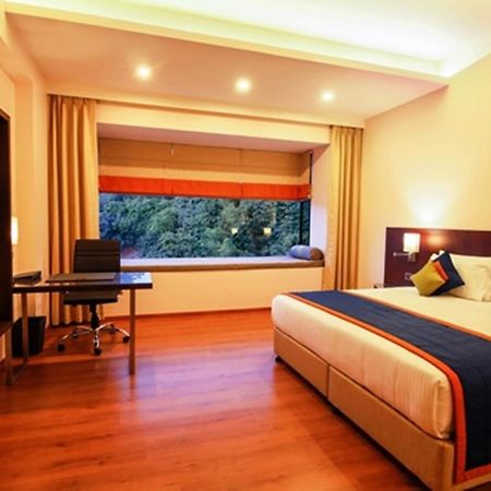 Hotel Central Park Манипала Экстерьер фото