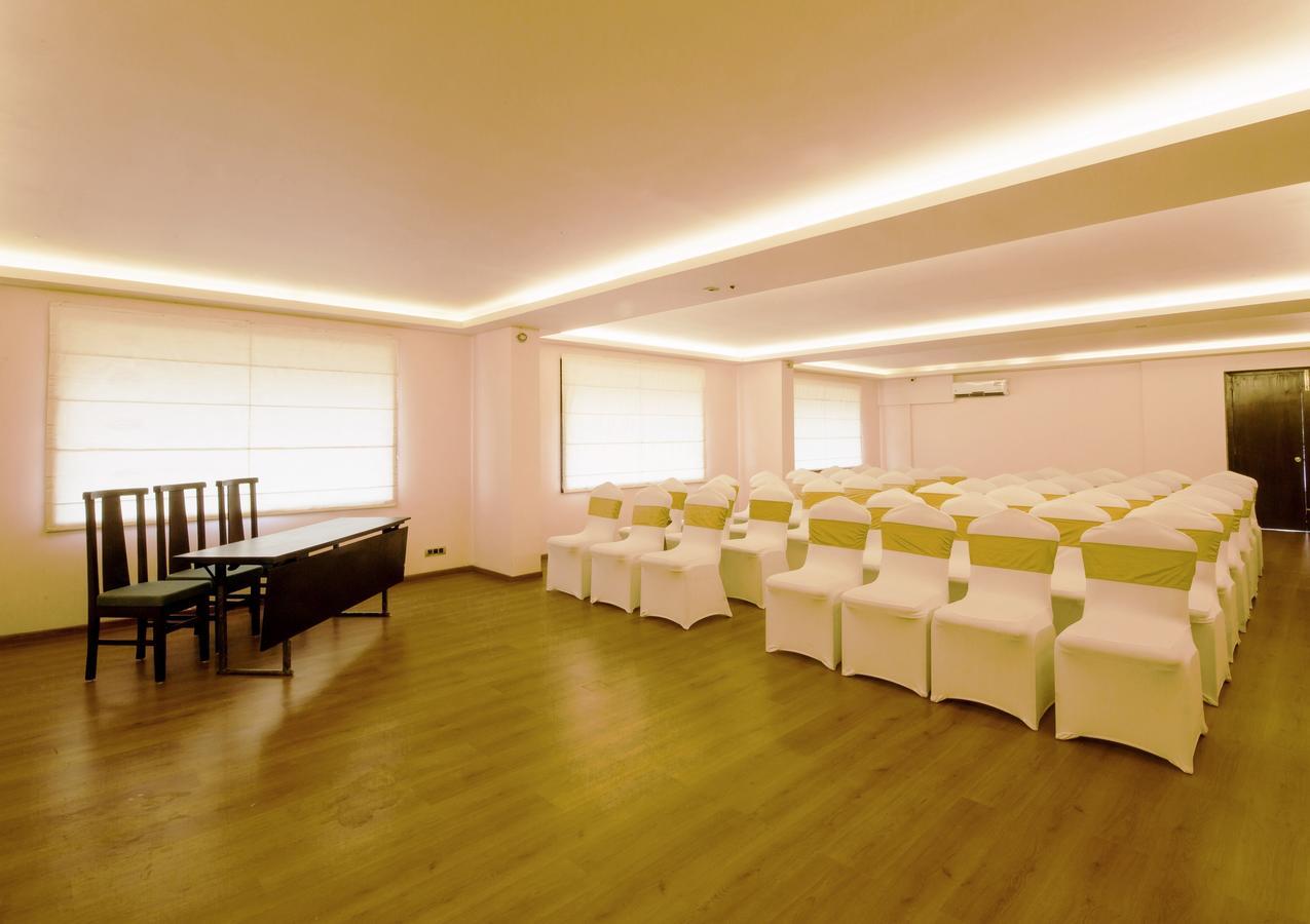 Hotel Central Park Манипала Экстерьер фото