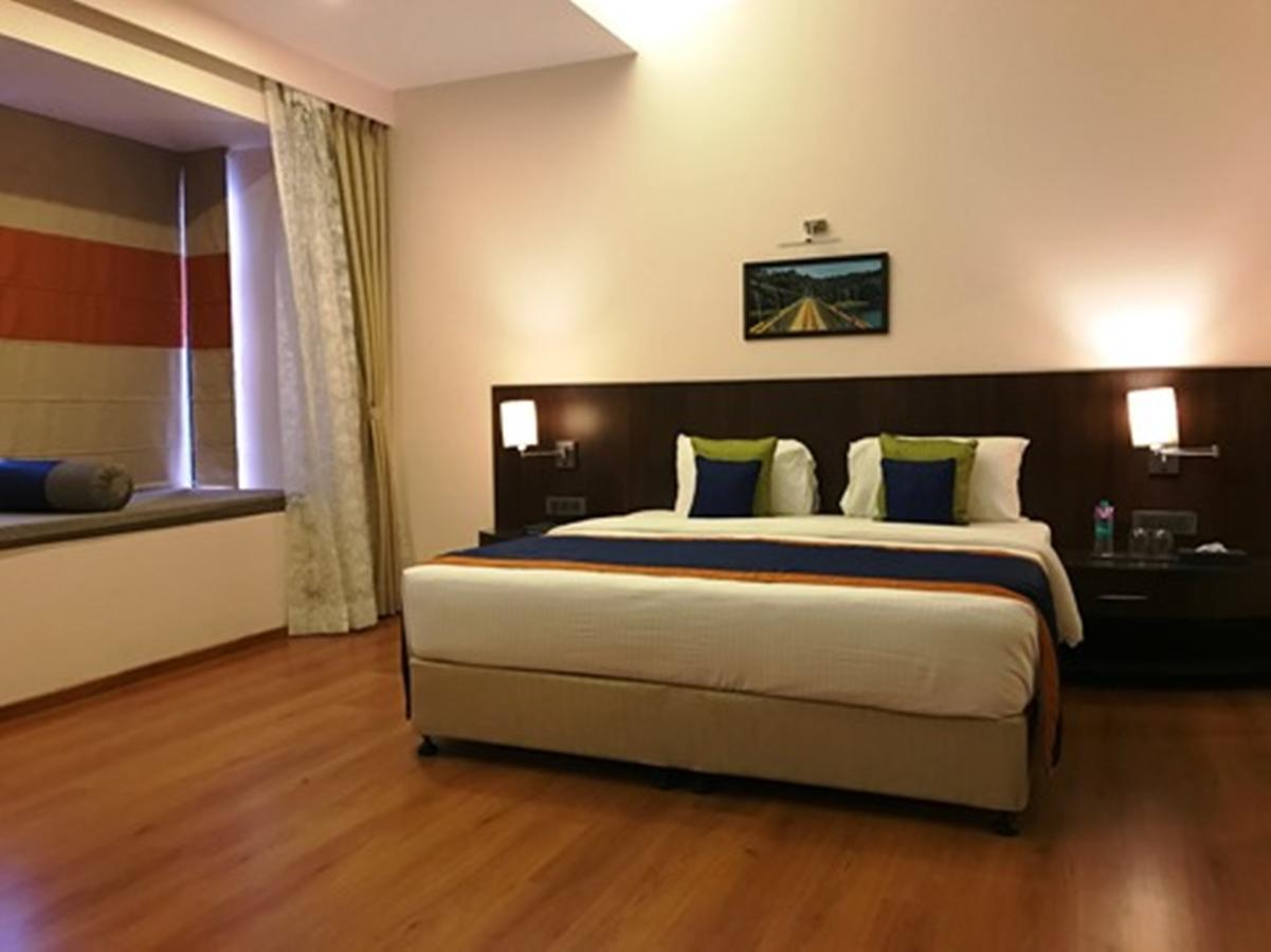 Hotel Central Park Манипала Экстерьер фото